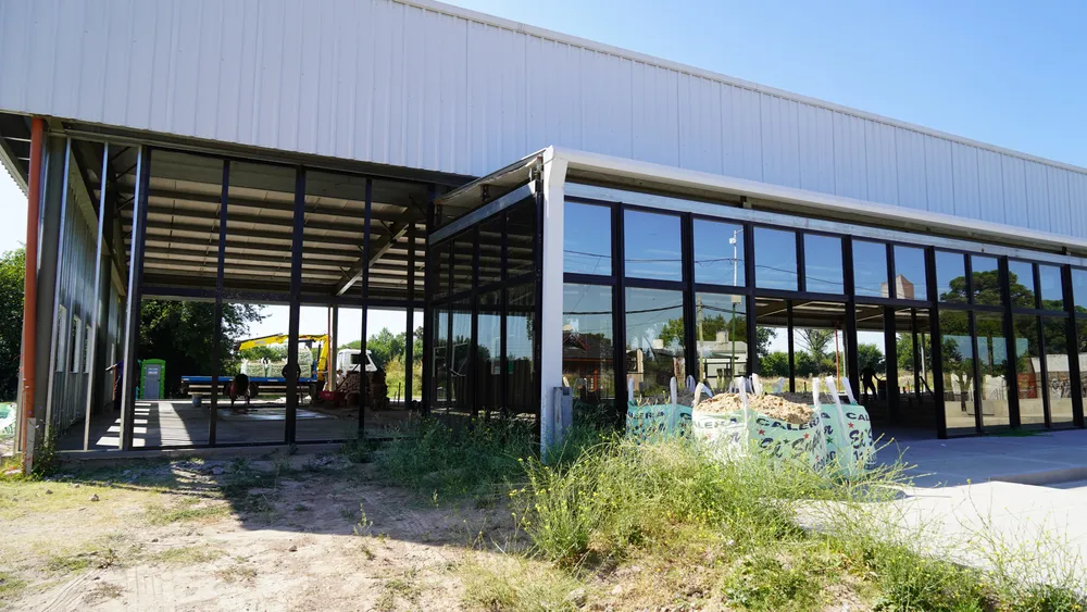 Gacetilla - Gustavo Menéndez supervisó el avance del Hospital de Mariano Acosta 8